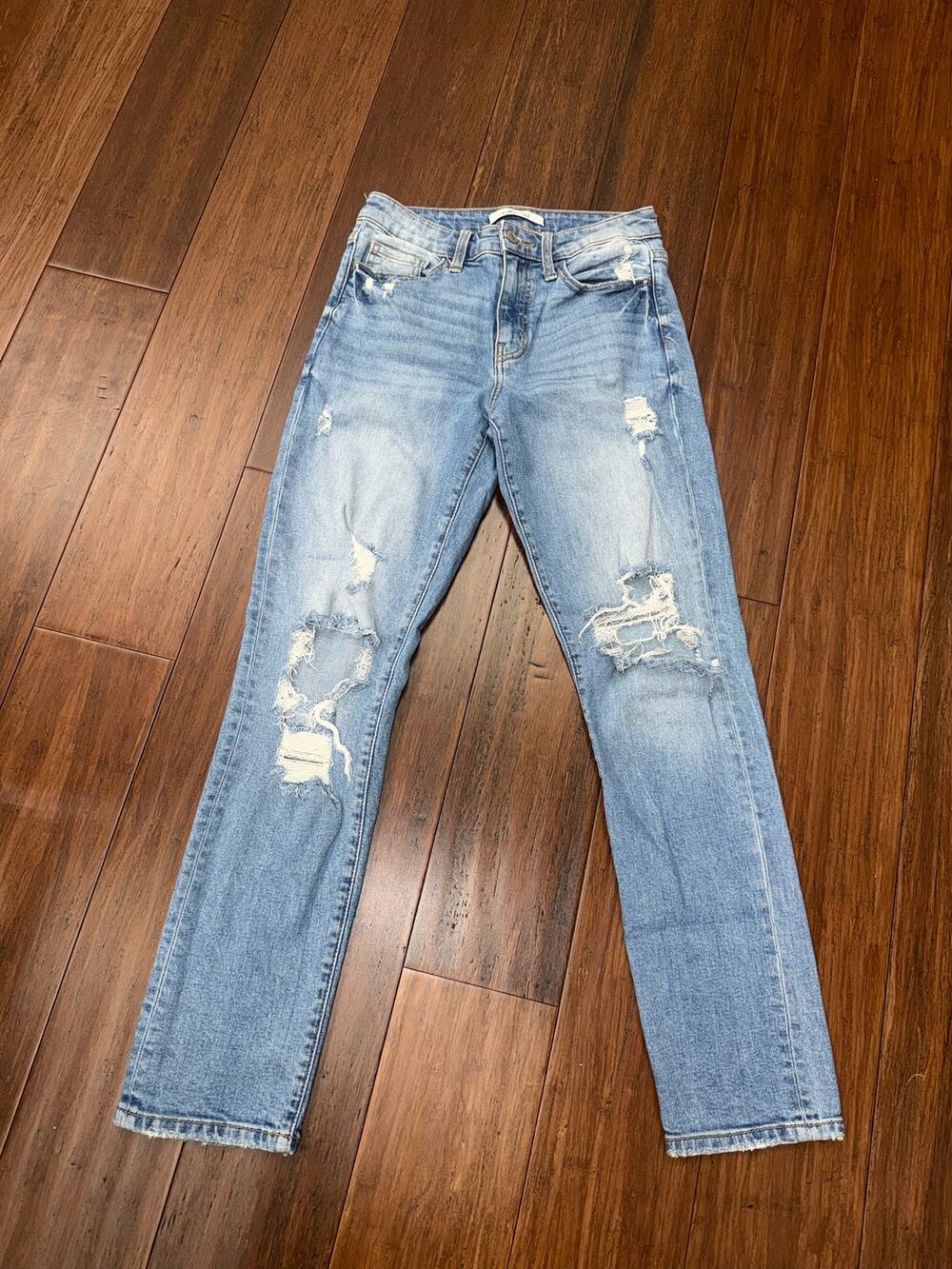 26 everyday Jeans distressing rips at the knees Willow & Root
